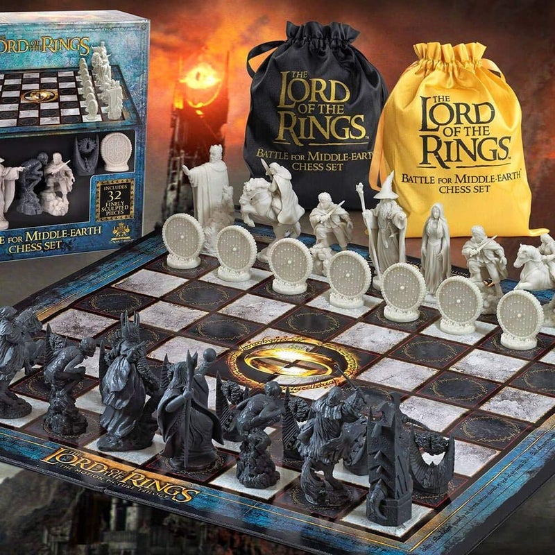 The Noble Collection The Lord of The Rings Chess Set: Battle for Middle-Earth - Image 2
